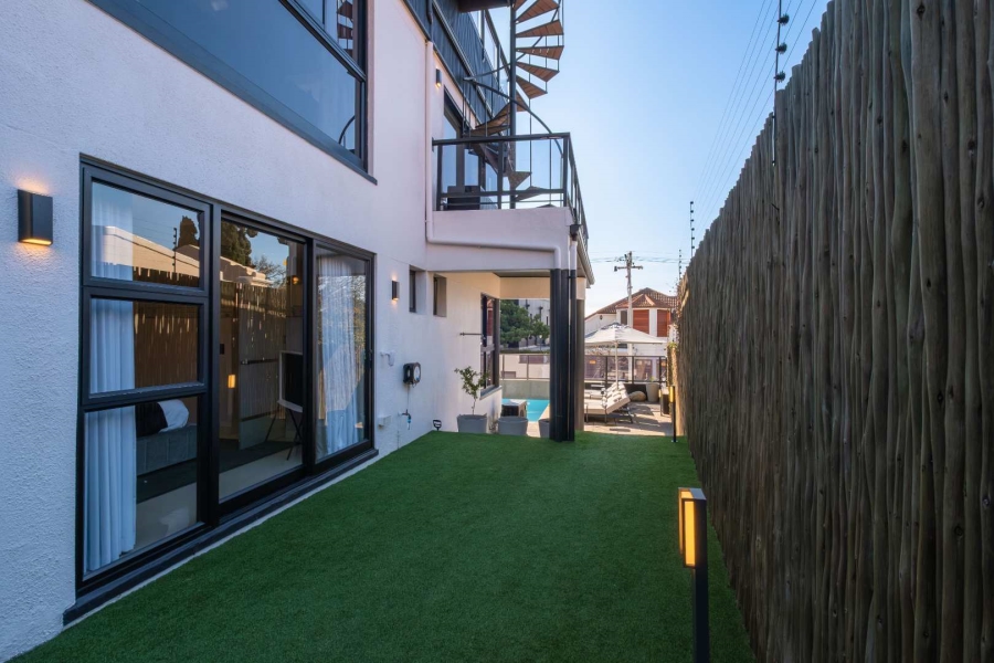 7 Bedroom Property for Sale in Oranjezicht Western Cape